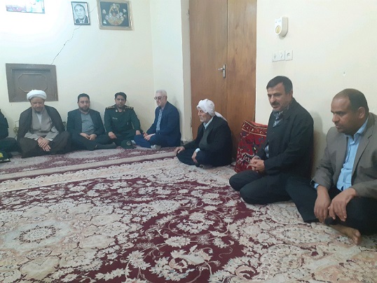 دیدار امام جمعه کارون با خانواده شهداء بمناسبت دهه مبارک فجر