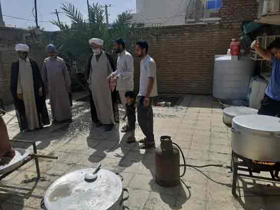 گزارش تصویری/بازدید امام جمعه کارون از محل پخت غذا برای نیازمندان