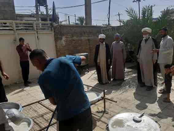 گزارش تصویری/بازدید امام جمعه کارون از محل پخت غذا برای نیازمندان