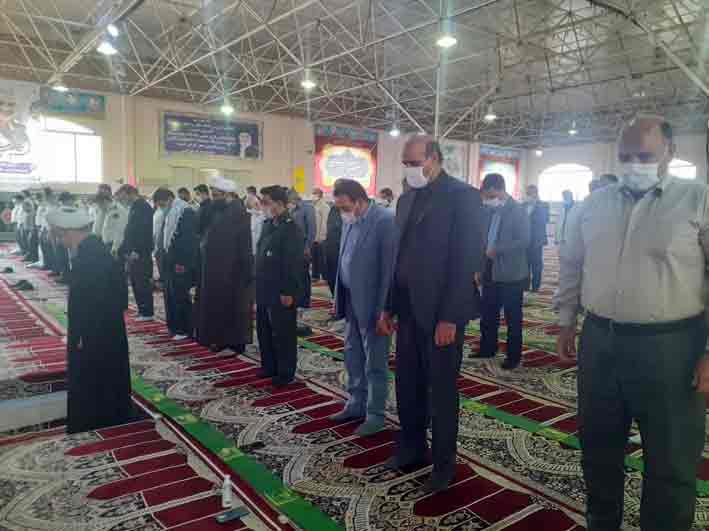 نماز وحدت ادارات در مصلی امام علی(ع) برگزار شد.