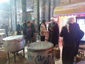 بازدید امام جمعه کارون ازمحل پخت و اطعام فاطمیه در شهرستان