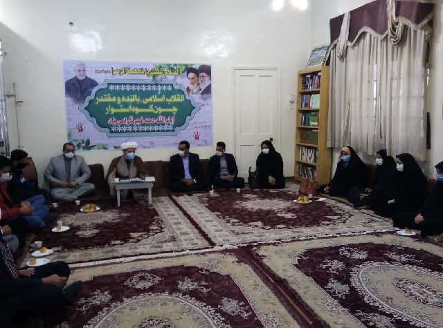 دیدار مسئول وپرسنل اداره آموزش وپرورش ونخبگان ورزشی با امام جمعه کارون به مناسبت دهه فجر