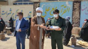 اهدای چادر به جوان و نوجوانان دختر مناطق محروم
