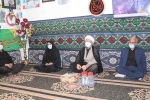 دیدار امام جمعه،فرماندار و مسئولین با خانواده شهدا بمناسبت هفته دولت
