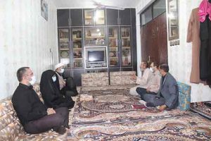 دیدار امام جمعه،فرماندار و مسئولین با خانواده شهدا بمناسبت هفته دولت
