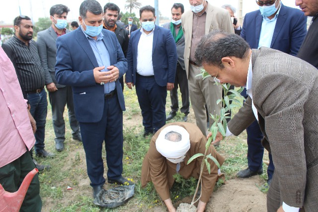 کاشت نهال به مناسبت هفته منابع طبیعی در شهرستان کارون