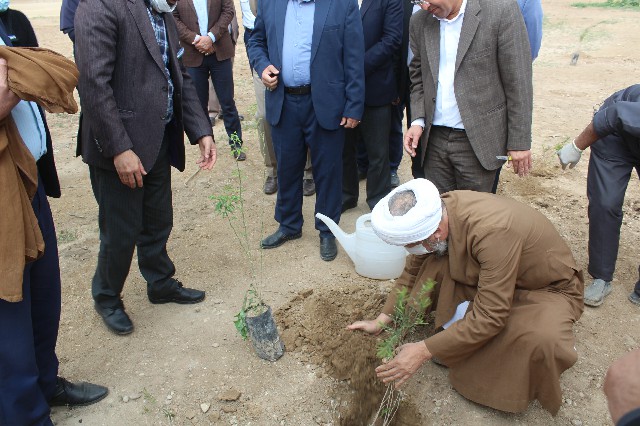کاشت نهال به مناسبت هفته منابع طبیعی در شهرستان کارون