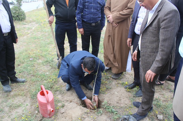 کاشت نهال به مناسبت هفته منابع طبیعی در شهرستان کارون