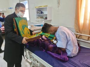 عیادت خدام امام رضا(ع) امام جمعه و فرماندار ازبیماران بیمارستان سینا